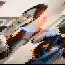 mom performing a do it yourself treatment for head lice